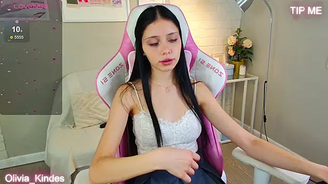 Olivia Kindes online show from 10/20/25, 05:02