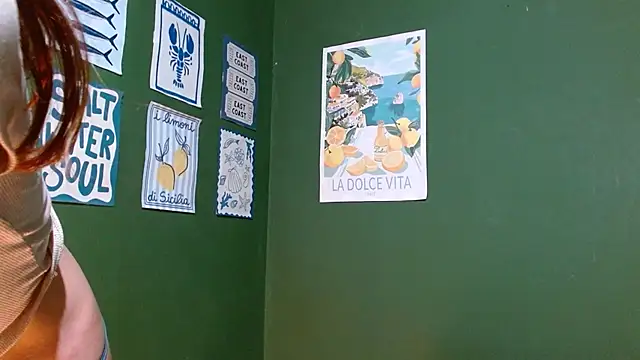 Roxiehood online show from 10/20/25, 02:23