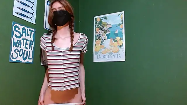 Roxiehood online show from 11/27/25, 02:02