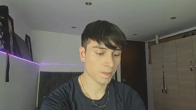 Snapshot of stevve_14 chatting on 10/11/25, 04:12 stevve 14 online show from 10/11/25, 04:12