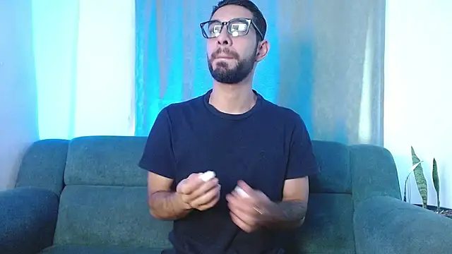 Snapshot of ReyPablo1 chatting on 10/14/25, 09:15 ReyPablo1 online show from 10/14/25, 09:15