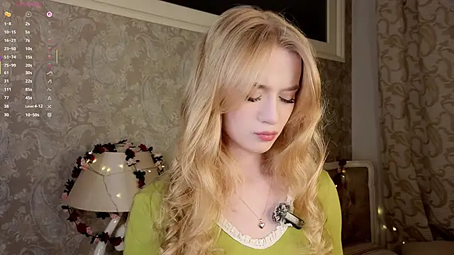 Snapshot of Emma_Frosty chatting on 05/05/26, 09:45 Emma Frosty online show from 05/05/26, 09:45
