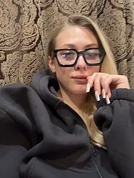 ChristyMarshall online show from 10/28/25, 10:01