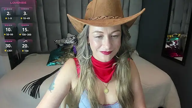 Charlot milf online show from 10/31/25, 04:02