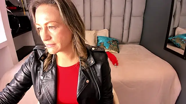 Charlot milf online show from 11/18/25, 12:42