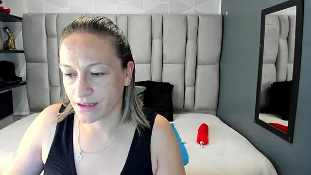 Charlot milf online show from 02/28/26, 12:06