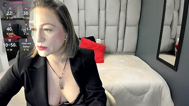 Snapshot of Charlot_milf chatting on 05/20/26, 11:27 Charlot milf online show from 05/20/26, 11:27