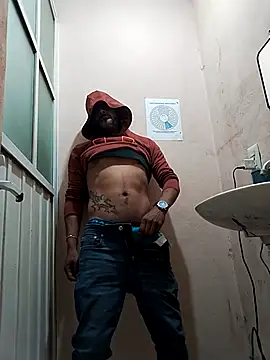 Snapshot of wolfsexmxn chatting on 02/25/26, 05:39 wolfsexmxn online show from 02/25/26, 05:39