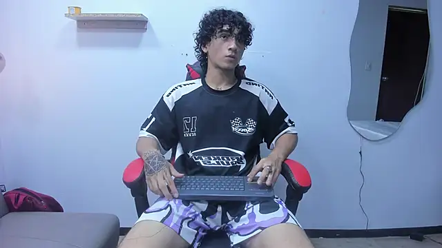 Snapshot of JackesTaylor chatting on 10/05/25, 04:55 JackesTaylor online show from 10/05/25, 04:55