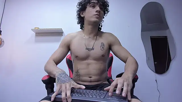 Snapshot of JackesTaylor chatting on 10/11/25, 04:33 JackesTaylor online show from 10/11/25, 04:33