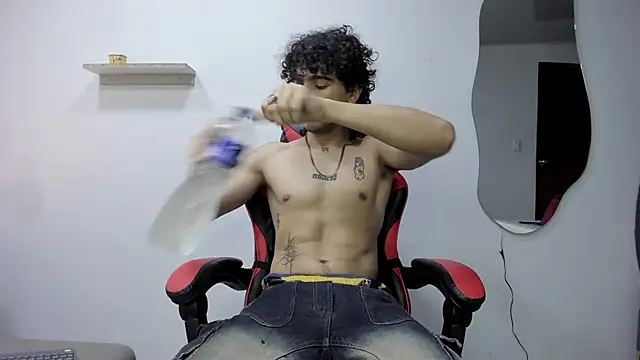 Snapshot of JackesTaylor chatting on 10/30/25, 08:05 JackesTaylor online show from 10/30/25, 08:05