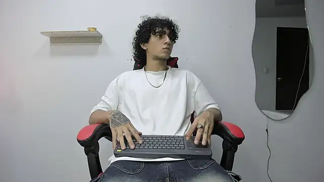 Snapshot of JackesTaylor chatting on 11/04/25, 04:11 JackesTaylor online show from 11/04/25, 04:11