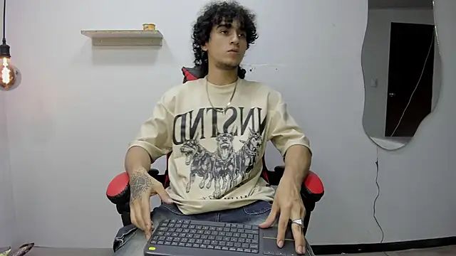 Snapshot of JackesTaylor chatting on 11/08/25, 04:34 JackesTaylor online show from 11/08/25, 04:34