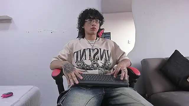 Snapshot of JackesTaylor chatting on 11/15/25, 09:11 JackesTaylor online show from 11/15/25, 09:11