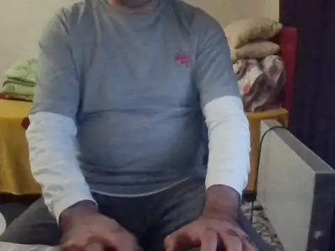 Snapshot of st206boy chatting on 10/01/25, 12:05 st206boy online show from 10/01/25, 12:05