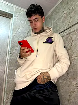 samm4044 online show from 10/19/25, 04:35