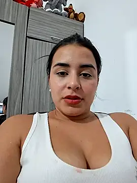 Snapshot of channell0 chatting on 09/10/25, 04:56 channell0 online show from 09/10/25, 04:56