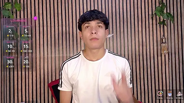Snapshot of Felipe_boy1 chatting on 10/21/25, 02:34 Felipe boy1 online show from 10/21/25, 02:34