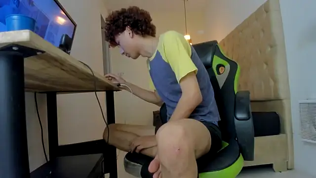 Darkknightx01 online show from 11/04/25, 03:27