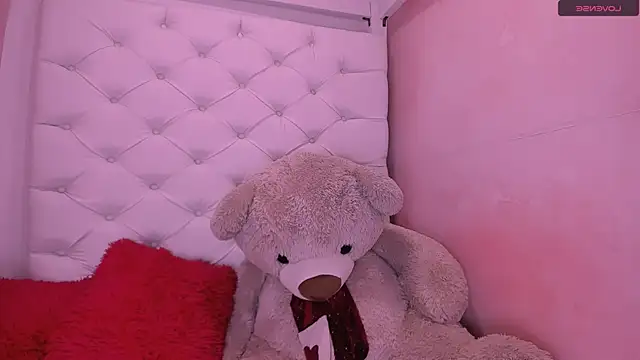 Snapshot of eimy_skinny_ chatting on 04/25/26, 01:25 eimy skinny online show from 04/25/26, 01:25