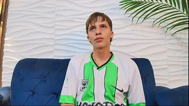 Snapshot of Pavo_tv chatting on 05/18/26, 07:31 Pavo tv online show from 05/18/26, 07:31