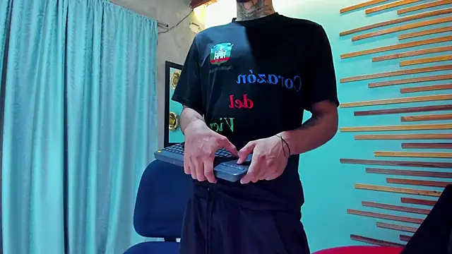 Snapshot of jharol_cardonaa chatting on 09/29/25, 01:16 jharol cardonaa online show from 09/29/25, 01:16
