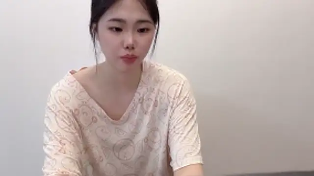 suki-1 online show from 04/18/26, 07:58