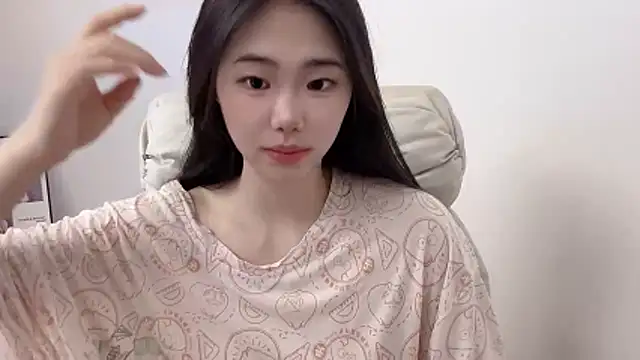 Snapshot of suki-1 chatting on 04/24/26, 09:23 suki-1 online show from 04/24/26, 09:23