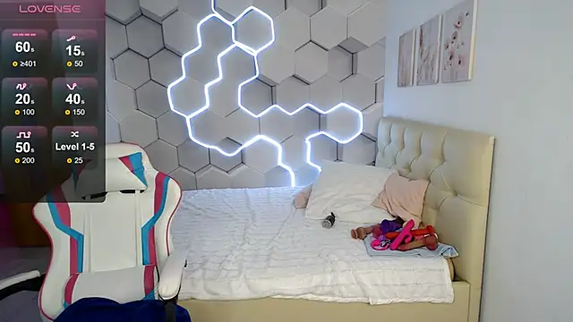 Snapshot of aliicemeow chatting on 05/16/26, 02:19 aliicemeow online show from 05/16/26, 02:19