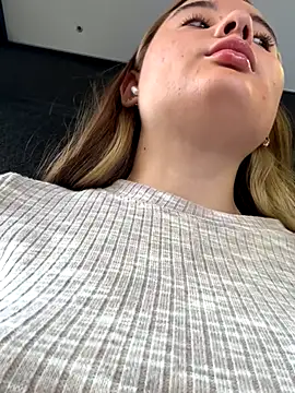 Snapshot of StephanieMur chatting on 09/12/25, 04:56 StephanieMur online show from 09/12/25, 04:56