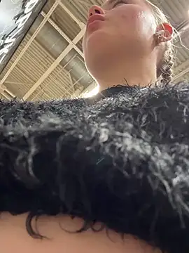 Snapshot of StephanieMur chatting on 09/28/25, 05:02 StephanieMur online show from 09/28/25, 05:02