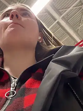 Snapshot of StephanieMur chatting on 09/29/25, 06:18 StephanieMur online show from 09/29/25, 06:18