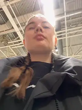 Snapshot of StephanieMur chatting on 09/30/25, 04:50 StephanieMur online show from 09/30/25, 04:50