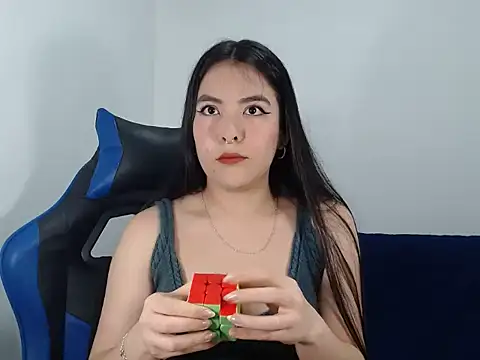 Snapshot of EloiseJun chatting on 11/19/25, 03:06 EloiseJun online show from 11/19/25, 03:06