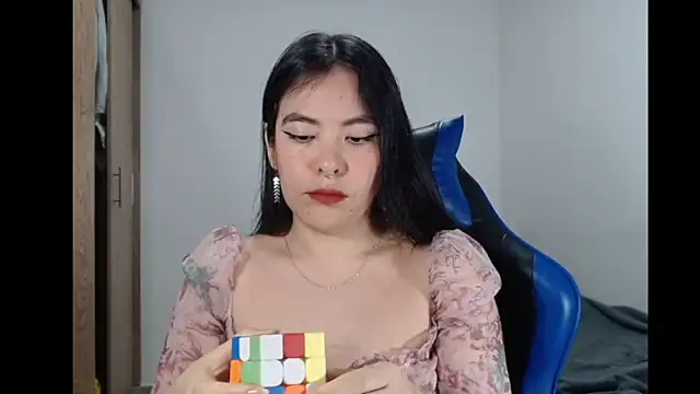 Snapshot of EloiseJun chatting on 02/14/26, 04:42 EloiseJun online show from 02/14/26, 04:42