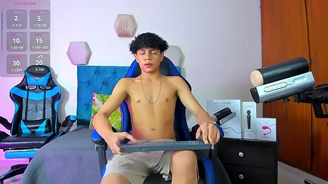 Snapshot of _taylor_black chatting on 09/24/25, 09:07  taylor black online show from 09/24/25, 09:07