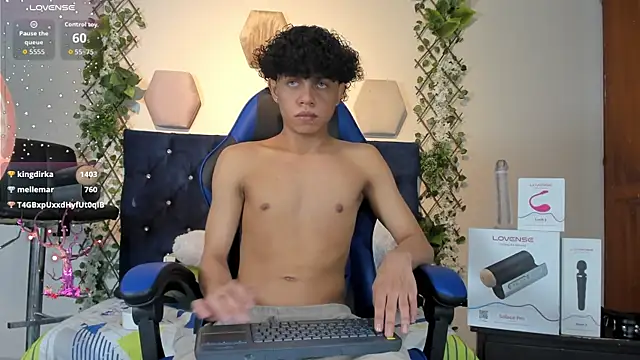 Snapshot of _taylor_black chatting on 11/11/25, 09:04 taylor black online show from 11/11/25, 09:04