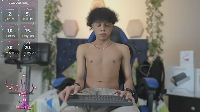 Snapshot of _taylor_black chatting on 11/20/25, 09:03 taylor black online show from 11/20/25, 09:03