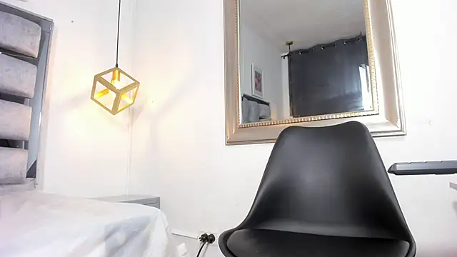 lianfox  online show from 10/24/25, 12:34