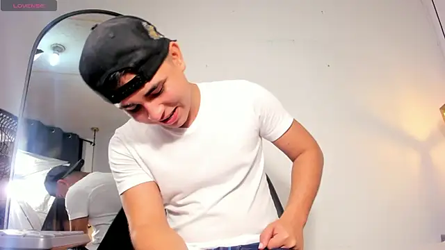 lianfox  online show from 04/21/26, 01:17