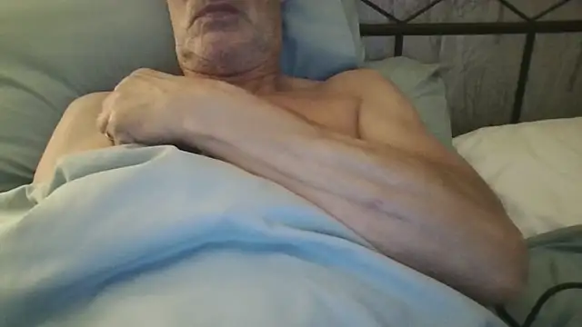 Snapshot of rogpb chatting on 10/17/25, 10:23 rogpb online show from 10/17/25, 10:23