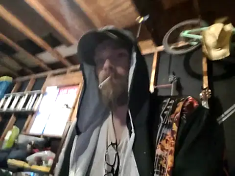 Snapshot of thejuicybacon chatting on 06/17/26, 10:28 thejuicybacon online show from 06/17/26, 10:28