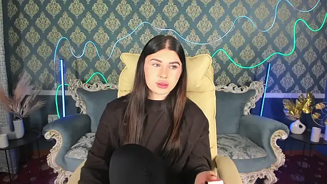 Neyla Charm online show from 11/06/25, 08:10