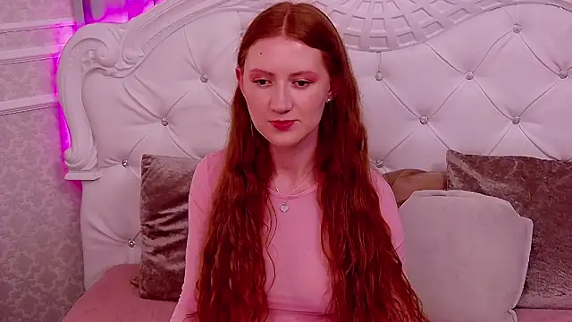 SaraMoor online show from 10/06/25, 06:16