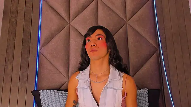 TiffValentinee  online show from 09/16/25, 07:37