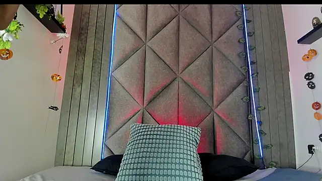 TiffValentinee  online show from 10/24/25, 07:32