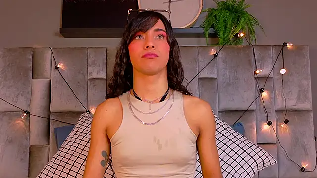 TiffValentinee  online show from 11/11/25, 07:58