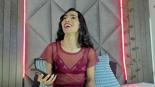 TiffValentinee  online show from 02/25/26, 08:18