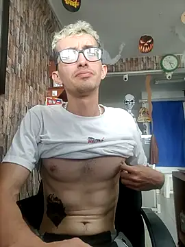moorejhosua online show from 10/15/25, 08:20