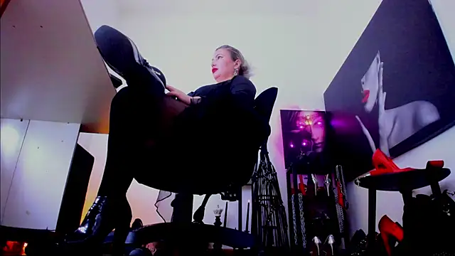 demisweet online show from 11/17/25, 09:31